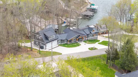 101 Holly Tree Dr, Estill Springs, TN 37330