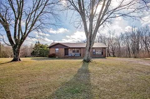 1035 Bledsoe St, Westmoreland, TN 37186