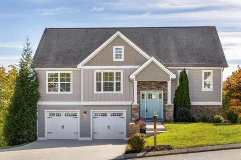 7432 Pfizer Dr, Ooltewah, TN 37363