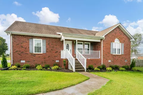 302 Bowling Branch Rd, Cottontown, TN 37048