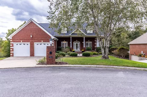9548 Shadow Crossing Ln, Chattanooga, TN 37421