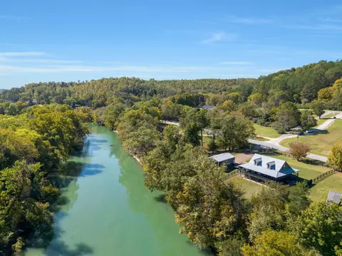 5545 S Main St, Lobelville, TN 37097