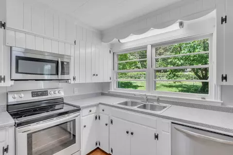 Kitchen - 103 Sunset Rd, Dickson, TN 37055 photo 2 of 3