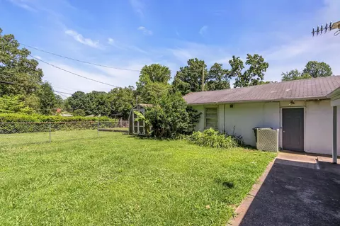 Exterior - 103 Sunset Rd, Dickson, TN 37055 photo 6 of 8