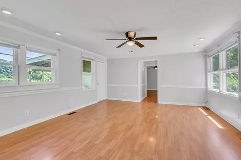 Living - 103 Sunset Rd, Dickson, TN 37055 photo 4 of 8