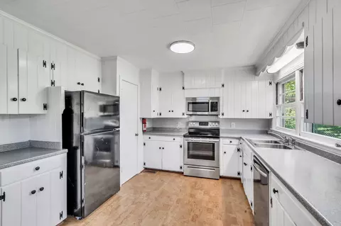 Kitchen - 103 Sunset Rd, Dickson, TN 37055 photo 3 of 3