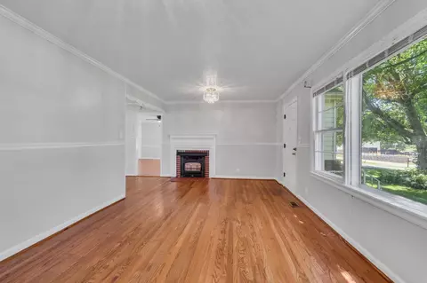 Living - 103 Sunset Rd, Dickson, TN 37055 photo 2 of 8