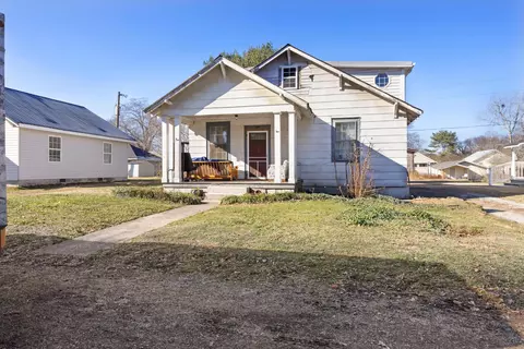 907 Stewart St, Chickamauga, GA 30707