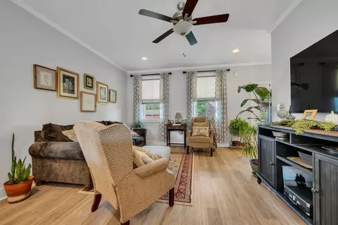 Living - 321 Main St, Mcewen, TN 37101 photo 2 of 3