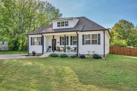 321 Main St, Mcewen, TN 37101