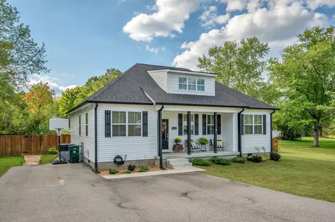 Exterior - 321 Main St, Mcewen, TN 37101 photo 3 of 8