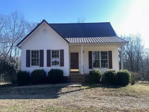 286 Ccc Rd, Mcewen, TN 37101
