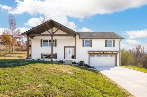 8210 Holly Crest Dr, Chattanooga, TN 37421
