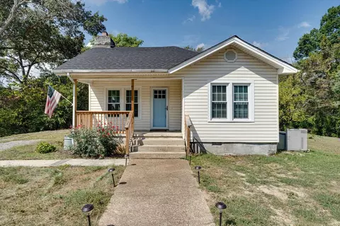 430 W Circle Dr, Rossville, GA 30741