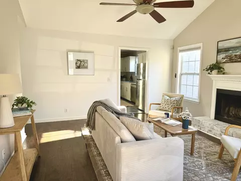 Living - 1533 Ocoee Trl, Madison, TN 37115 photo 3 of 4