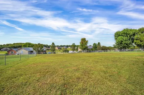 Exterior - 413 Sylvis Rd, Dickson, TN 37055 photo 3 of 3