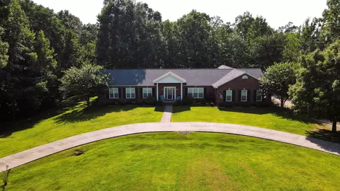 900 Stags Leap Ln, New Johnsonville, TN 37134
