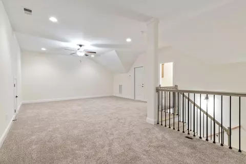 Living - 429 W Foxrun, Springfield, TN 37172 photo 2 of 2