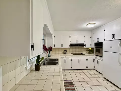 Kitchen - 558 First Ave S S, Baxter, TN 38544 photo 4 of 5