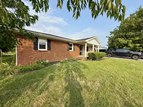 Exterior - 558 First Ave S S, Baxter, TN 38544 photo 3 of 4