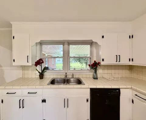 Kitchen - 558 First Ave S S, Baxter, TN 38544 photo 1 of 5