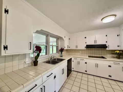 Kitchen - 558 First Ave S S, Baxter, TN 38544 photo 3 of 5