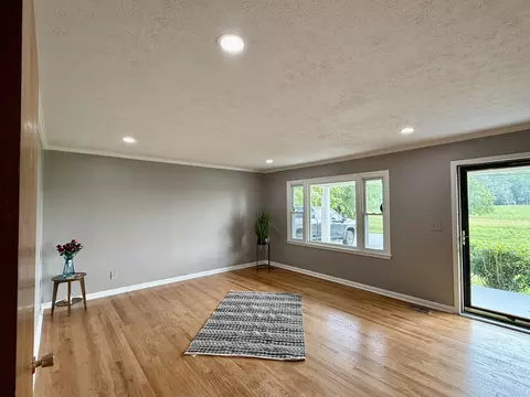 Living - 558 First Ave S S, Baxter, TN 38544 photo 4 of 8