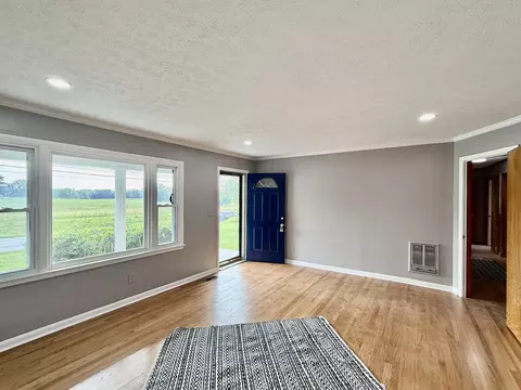 Living - 558 First Ave S S, Baxter, TN 38544 photo 3 of 8