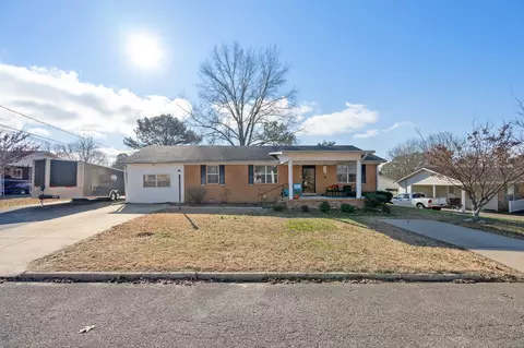 90 N Helms St, Lexington, TN 38351