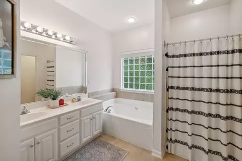 Bath - 7119 Sutton Pl, Fairview, TN 37062 photo 2 of 3