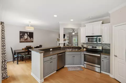 Kitchen - 7119 Sutton Pl, Fairview, TN 37062 photo 2 of 2