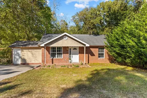 1716 Whitehouse Ct, Dalton, GA 30720