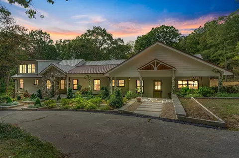300 Penley Dr, Lookout Mountain, GA 30750