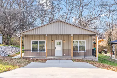 536 9th St, Clarksville, TN 37040