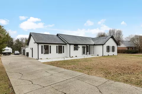 Exterior - 1007 Grove Cir, Murfreesboro, TN 37128 photo 3 of 15
