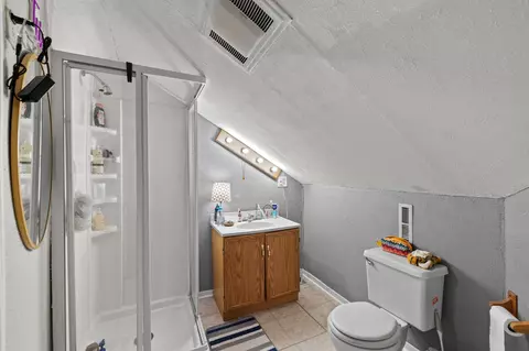 Bath - 1007 Grove Cir, Murfreesboro, TN 37128 photo 2 of 2