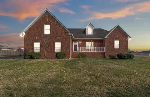 1004 Weiss Rd, Cottontown, TN 37048