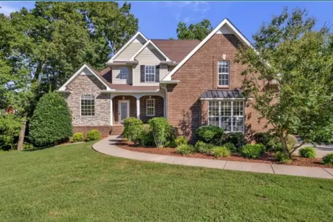 215 Suesand Ct, Pleasant View, TN 37146