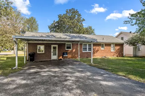 Exterior - 219 Chamberlain Dr, Murfreesboro, TN 37129 photo 2 of 8