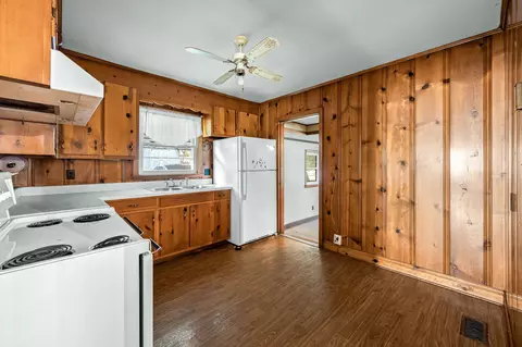 Kitchen - 219 Chamberlain Dr, Murfreesboro, TN 37129 photo 2 of 3