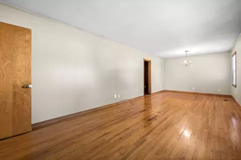 Living - 219 Chamberlain Dr, Murfreesboro, TN 37129 photo 1 of 5