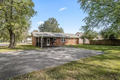 Exterior - 219 Chamberlain Dr, Murfreesboro, TN 37129 photo 3 of 8