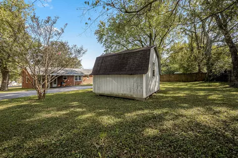 Exterior - 219 Chamberlain Dr, Murfreesboro, TN 37129 photo 4 of 8