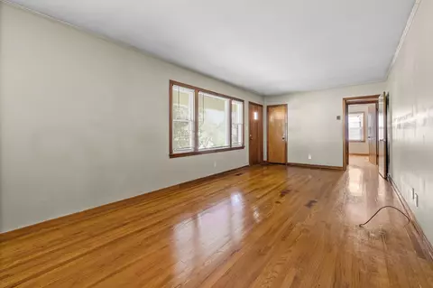 Living - 219 Chamberlain Dr, Murfreesboro, TN 37129 photo 3 of 5