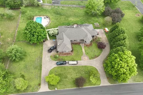 1069 Windsor Dr, Gallatin, TN 37066