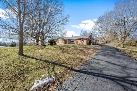 404 Sherwood Dr, Clarksville, TN 37043
