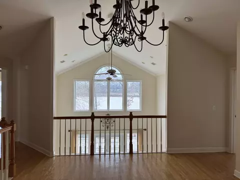 575 Lakewood Dr E, Muscle Shoals, AL 35661