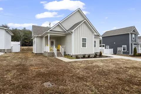 1007 Sycamore Rdg E, Burns, TN 37029