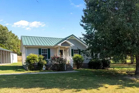 1033 Twin Creek Rd, Charlotte, TN 37036