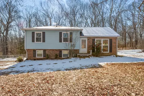 104 Friar Tuck Dr, Dickson, TN 37055